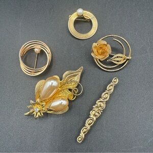 Lot of 5 Vintage Faux Pearl Gold Tone Flower Circle Brooches ~~ 2 Sarah Coventry